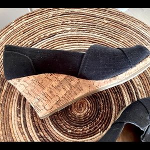 Toms wedge heels in black